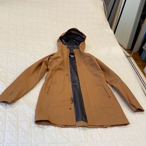 Arcteryx codetta raincoat